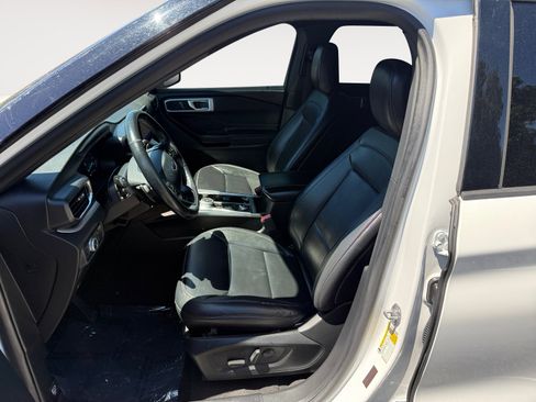 Certified 2020 Ford Explorer XLT w/ Equipment Group 202A AWD/4WD image 10