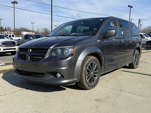 Used 2017 Dodge Grand Caravan GT image 2