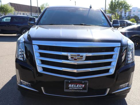 Used 2017 Cadillac Escalade Luxury AWD/4WD image 24