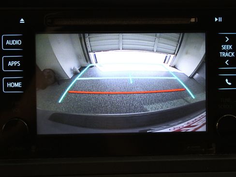 Used 2015 Toyota Sienna XLE Premium FWD image 22