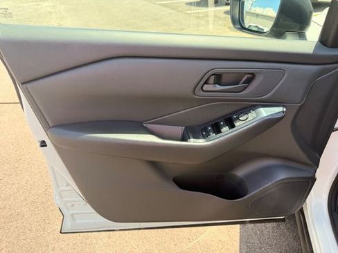 Used 2024 Nissan Rogue S AWD/4WD image 5