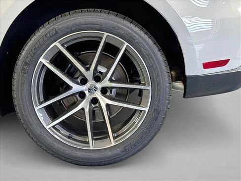 Used 2026 Porsche Macan AWD/4WD image 24