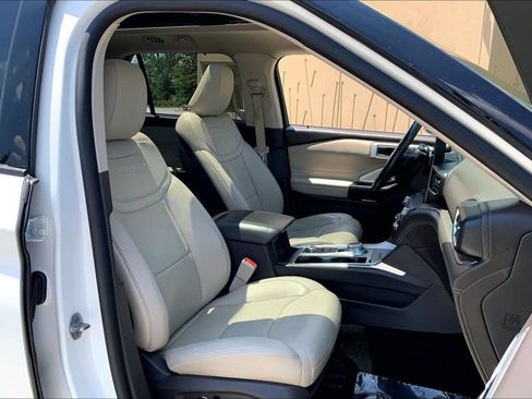 Used 2020 Ford Explorer Platinum w/ Premium Technology Package AWD/4WD image 7