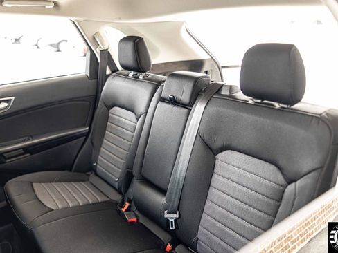 Used 2016 Ford Edge SE image 20