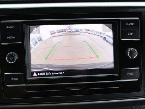 Certified 2023 Volkswagen Atlas Cross Sport SE image 17