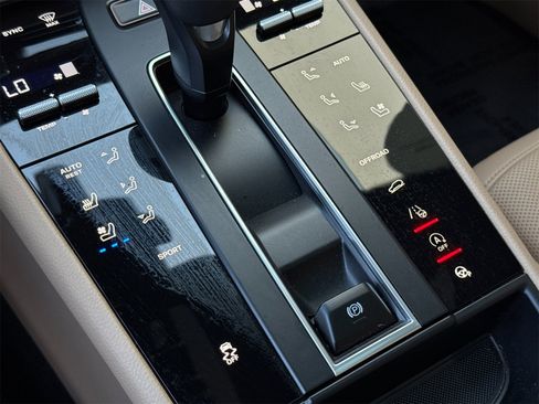 Used 2023 Porsche Macan image 22