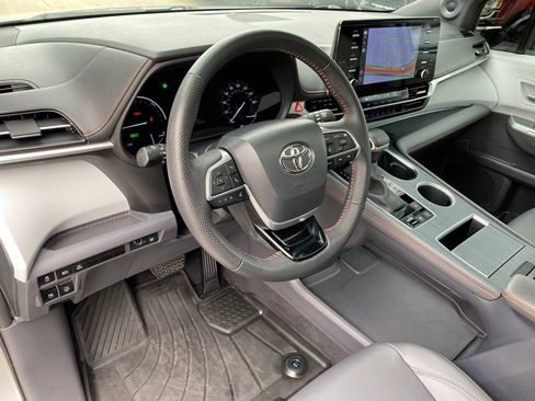 Used 2023 Toyota Sienna XSE w/ XSE Plus Package image 37