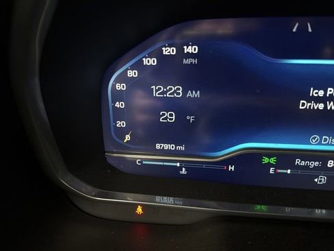 Used 2023 Chevrolet Suburban High Country image 16