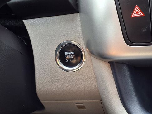 Used 2016 Toyota Highlander Limited image 11