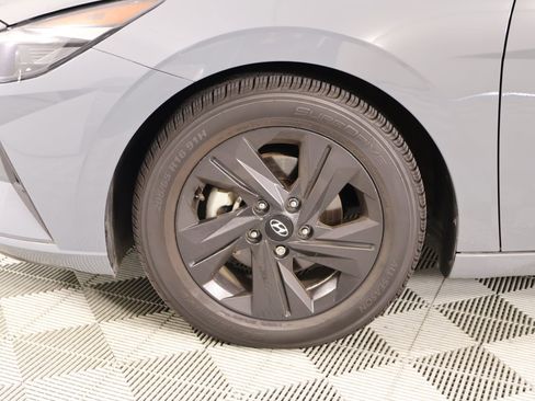 Used 2021 Hyundai Elantra SEL image 16