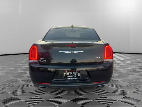 Used 2018 Chrysler 300 S image 4