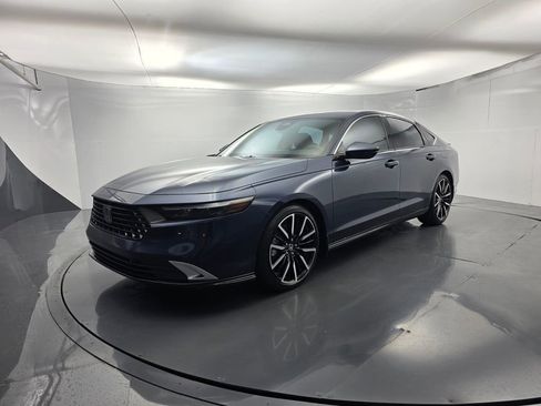 Used 2025 Honda Accord Touring image 8