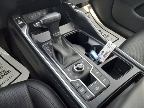 Used 2025 Kia Sorento S image 25