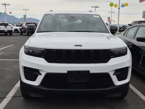 Certified 2024 Jeep Grand Cherokee Altitude image 2