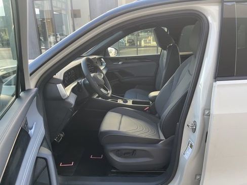 New 2026 Volkswagen Tiguan SE R-Line FWD image 21