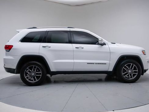 Used 2018 Jeep Grand Cherokee Limited AWD/4WD image 26