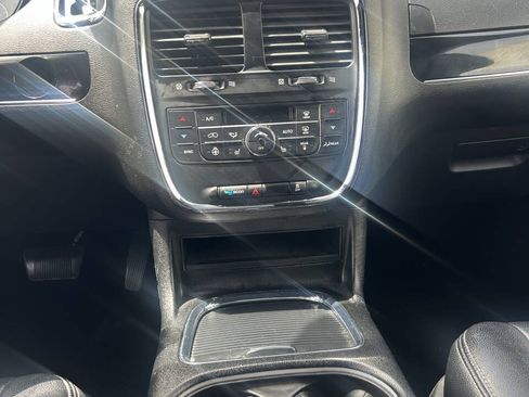 Used 2018 Dodge Grand Caravan SXT w/ Driver Convenience Group FWD image 11