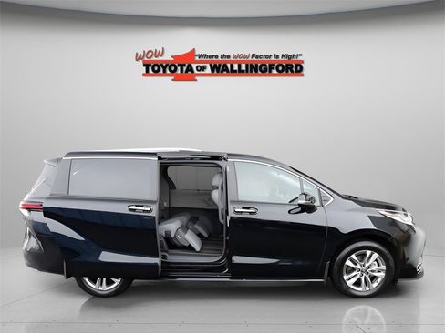 Certified 2024 Toyota Sienna Limited image 15