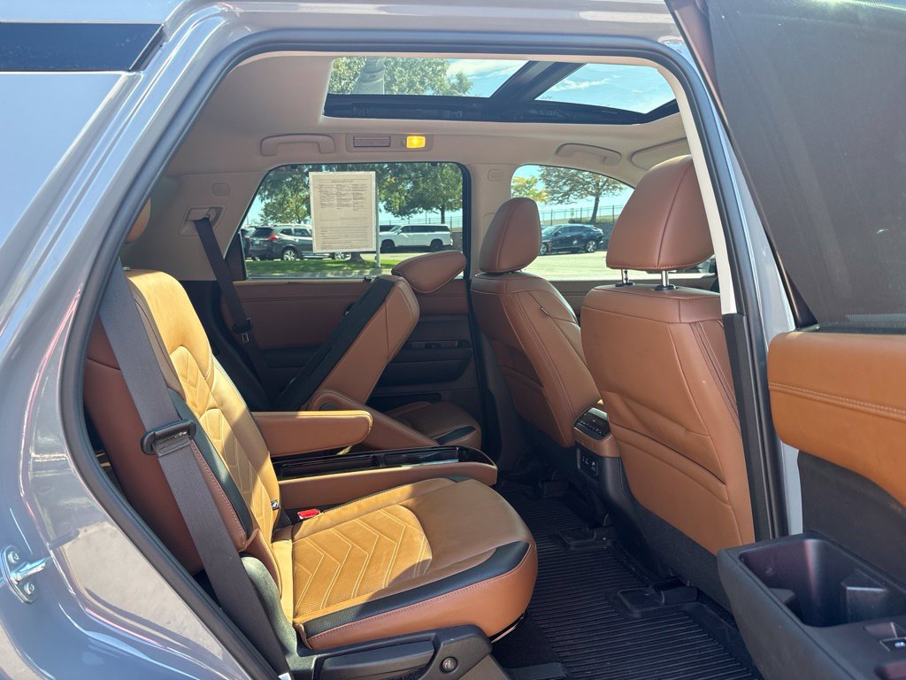 Used 2025 Nissan Pathfinder Platinum AWD/4WD image 24