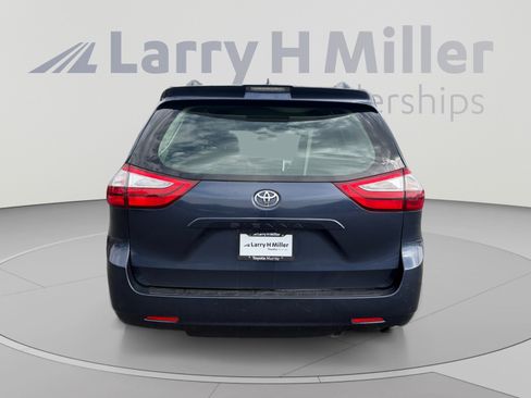Used 2019 Toyota Sienna XLE AWD/4WD image 4