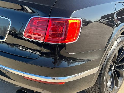 Used 2019 Bentley Bentayga image 14