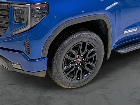 Used 2023 GMC Sierra 1500 Elevation w/ X31 Off-Road Package AWD/4WD image 7