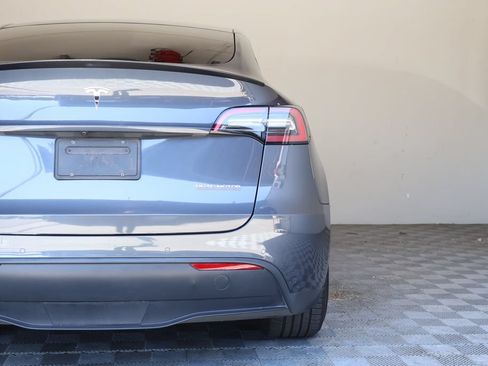 Used 2022 Tesla Model Y Performance AWD/4WD image 12