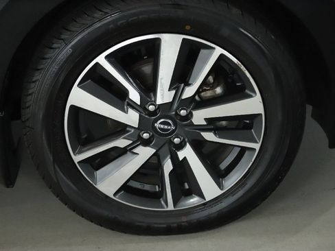 Used 2025 Nissan Versa SV w/ Trunk Package FWD image 10