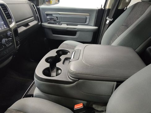 Used 2019 RAM 1500 Classic SLT w/ Luxury Group image 26