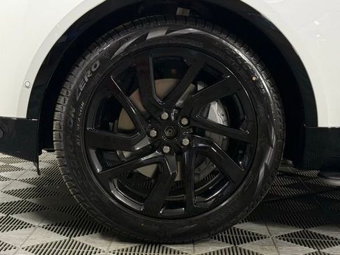 Certified 2025 Land Rover Discovery Dynamic SE image 13