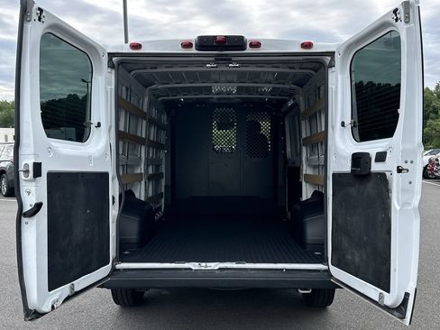 Used 2025 RAM ProMaster 2500 w/ U-Haul Equipment Group FWD image 14