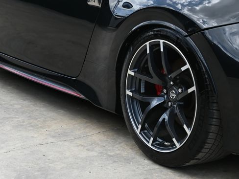 Used 2019 Nissan 370Z NISMO RWD image 8