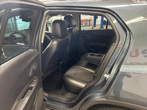 Used 2021 Chevrolet Trax LT AWD/4WD image 17