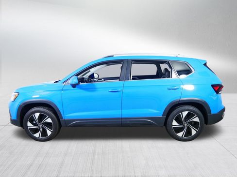 Used 2025 Volkswagen Taos SE image 4