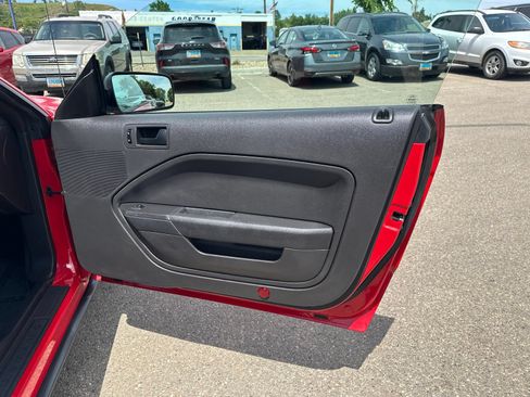 Used 2007 Ford Mustang Convertible RWD image 24