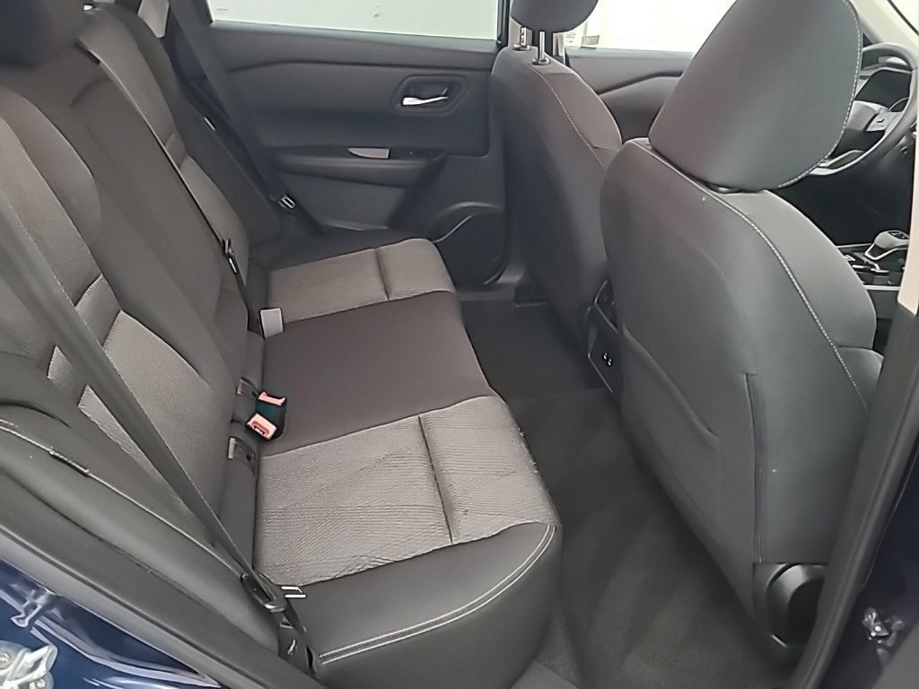 Used 2026 Nissan Rogue SV AWD/4WD image 16