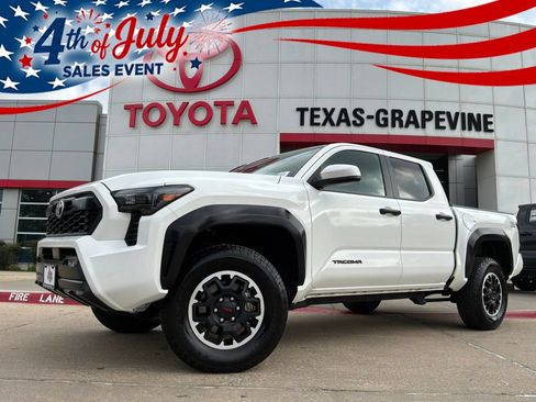 Used 2025 Toyota Tacoma TRD Off-Road AWD/4WD image 1
