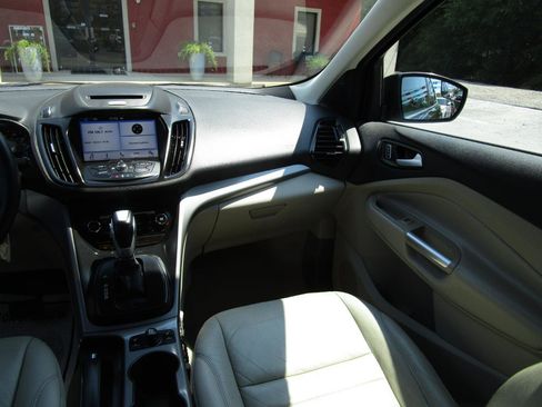 Used 2016 Ford Escape SE w/ SE Leather Comfort Package FWD image 9