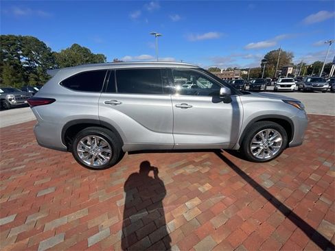 Used 2023 Toyota Highlander Limited image 38