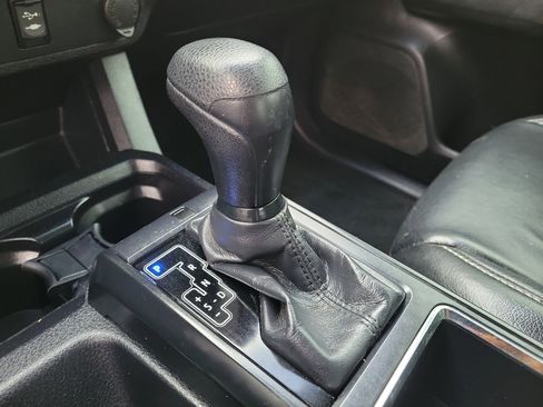 Used 2017 Toyota Tacoma SR image 31