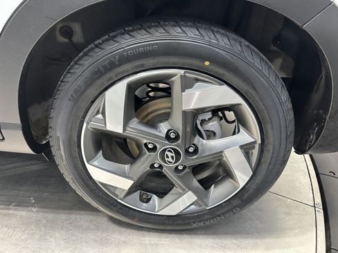 Certified 2023 Hyundai Venue Limited w/ Cargo Package FWD image 10