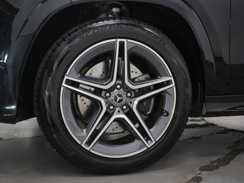 Used 2025 Mercedes-Benz GLS 450 4MATIC image 35