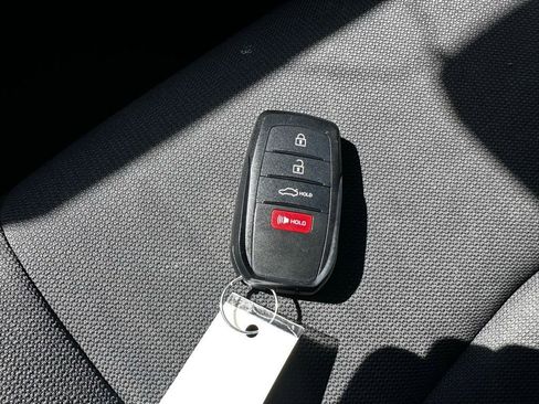 Used 2022 Toyota Corolla Cross LE image 23