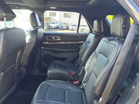 Used 2018 Ford Explorer Platinum AWD/4WD image 16