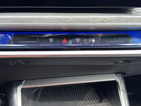 Used 2024 BMW i7 eDrive50 w/ M Sport Package RWD image 32