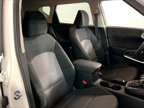 Certified 2025 Kia Soul LX w/ LX Technology Package FWD image 7