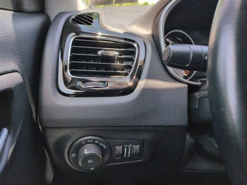 Used 2021 Jeep Compass Latitude w/ Sun and Sound Group AWD/4WD image 19