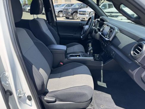 Used 2021 Toyota Tacoma TRD Sport w/ Technology Package image 18