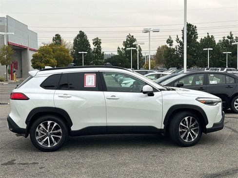 Certified 2023 Toyota Corolla Cross XLE image 3