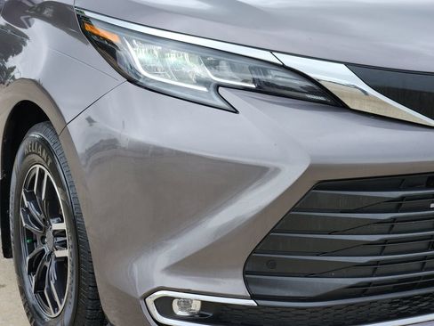 Used 2021 Toyota Sienna XLE FWD image 9